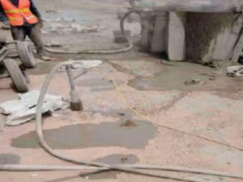 沧县水泥混凝土路面板底注浆技术 路面脱空注浆整治方案