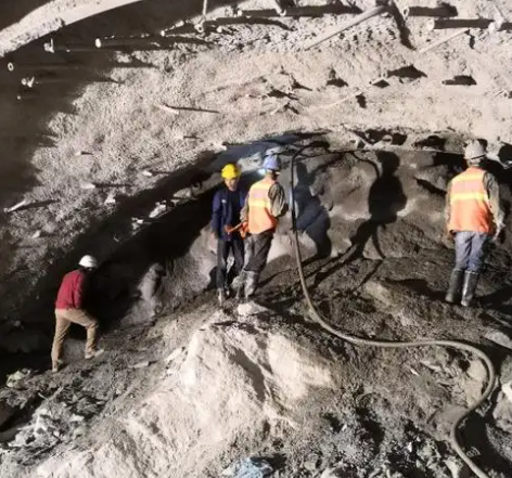 沧县拱顶带模注浆料的施工流程及注意事项